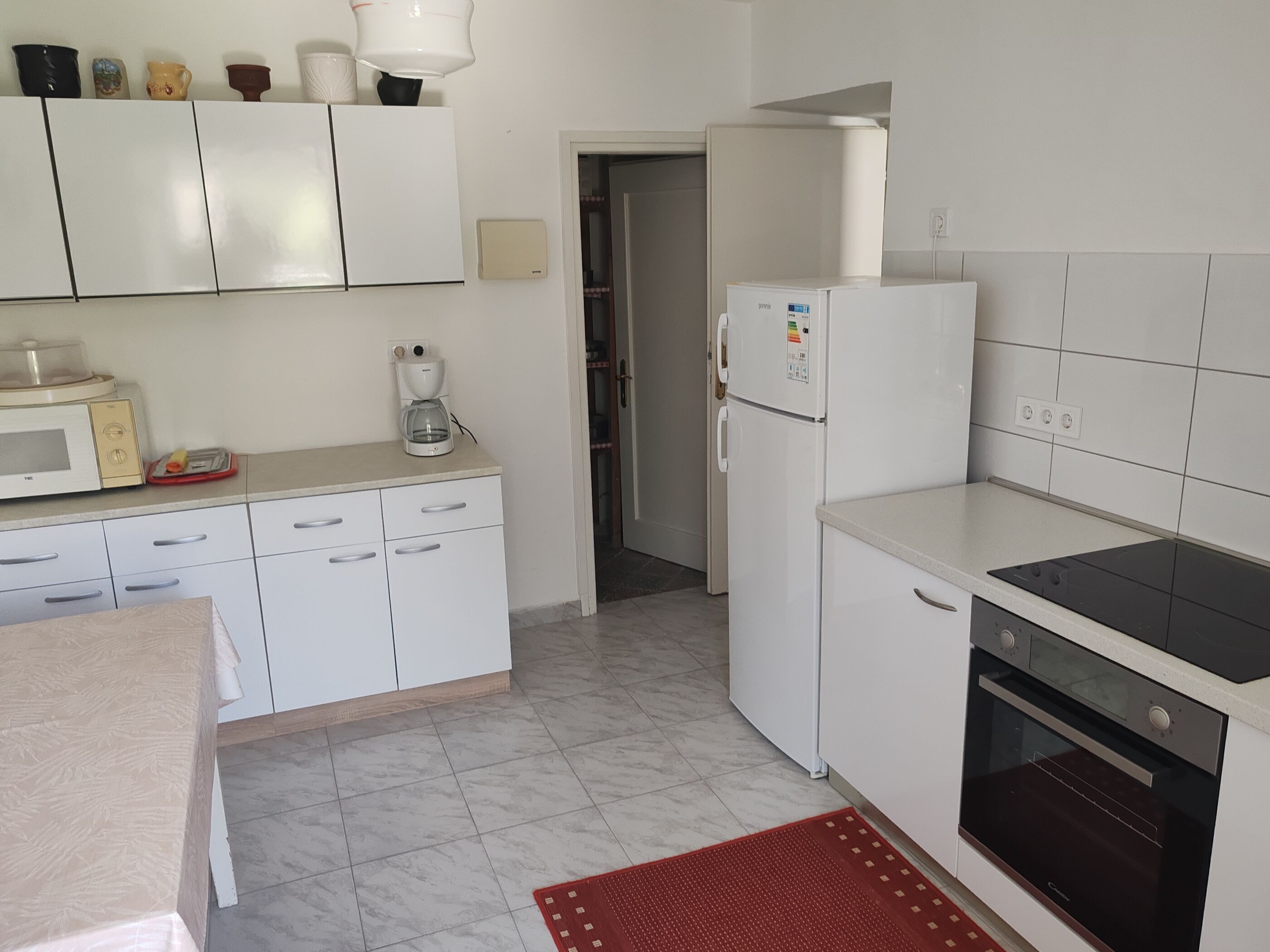 House | Private kitchen | Fridge, microwave, oven, stovetop