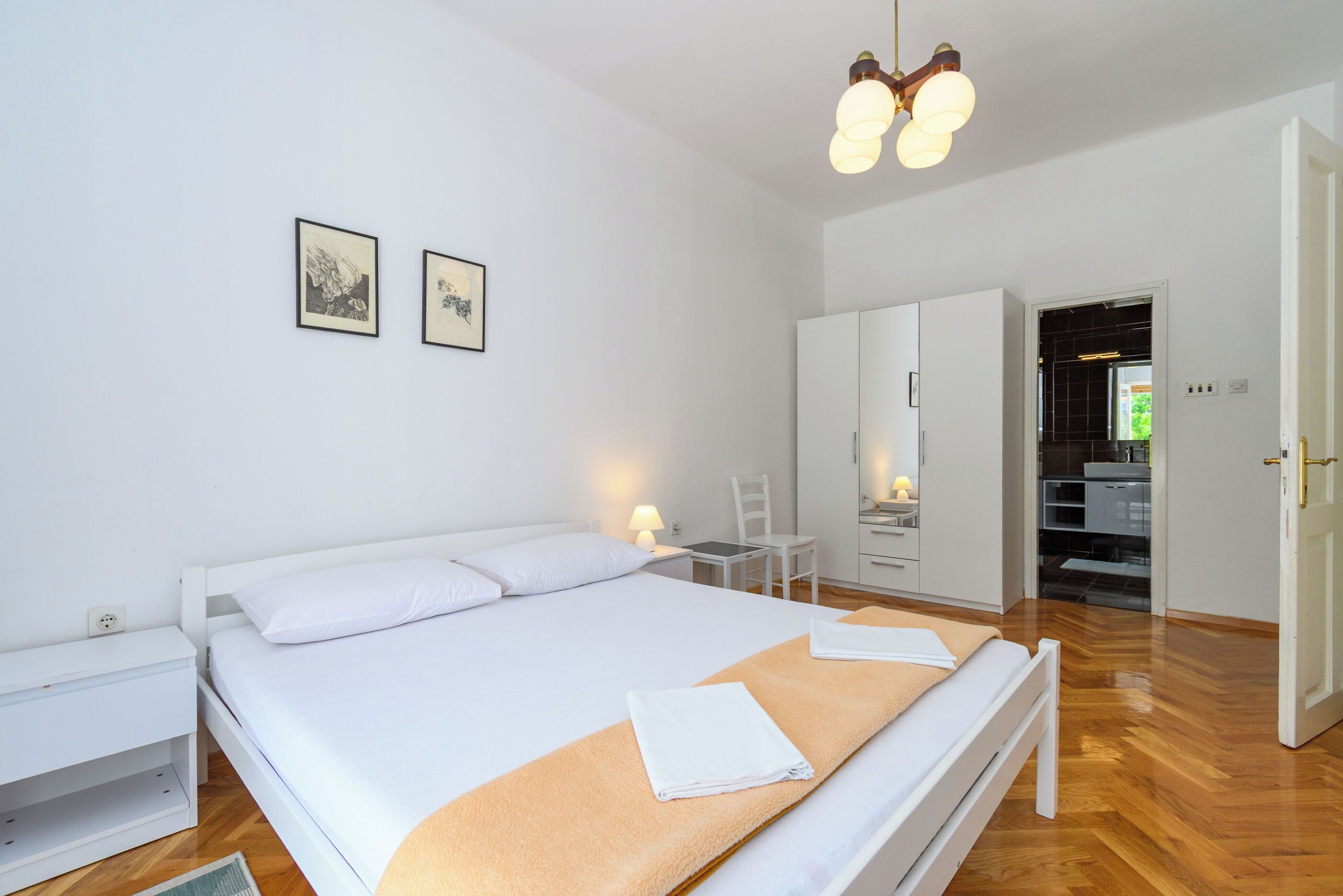 House | Iron/ironing board, WiFi (free)