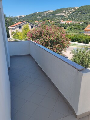 House | Property grounds - House Toni (Rab)