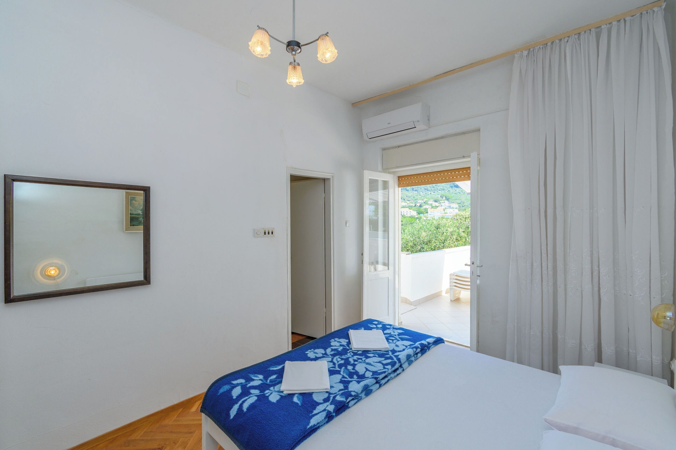 House | Iron/ironing board, free WiFi