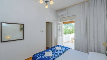 House | Iron/ironing board, free WiFi