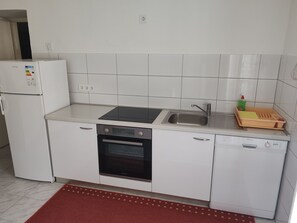 House | Private kitchen | Fridge, microwave, oven, stovetop - House Toni (Rab)