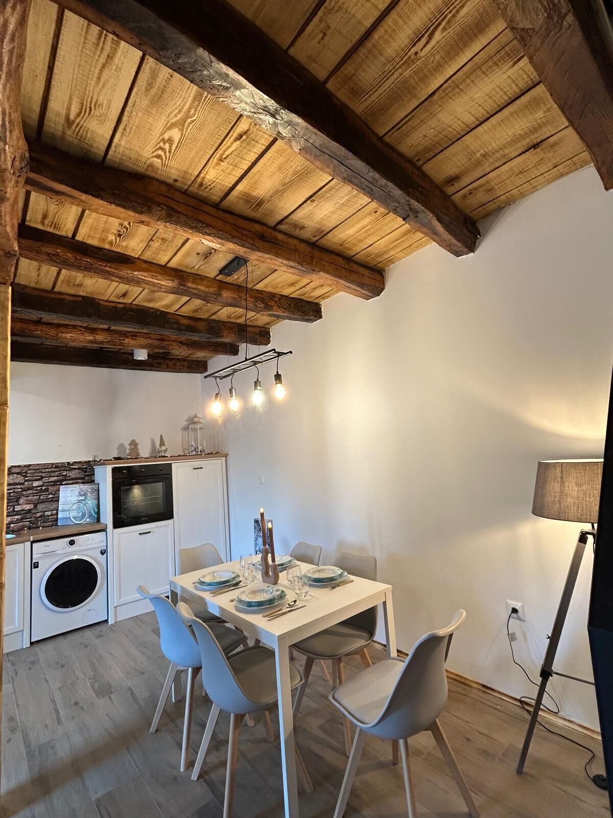 Maison | Cuisine privée | Réfrigérateur, micro-ondes, four, plaque de cuisson