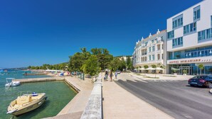 Beach nearby - Room Laura (Crikvenica)