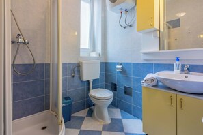 Zimmer (S1) | Badezimmer | Seife, Shampoo, Toilettenpapier