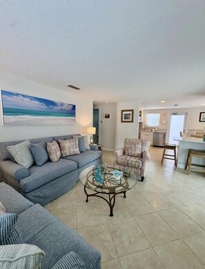 TV, ping pong - C12 - Check In and Chill Out (Sarasota)