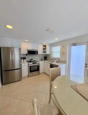 Coffee/tea maker, fridge, microwave, dishwasher - C12 - Check In and Chill Out (Sarasota)