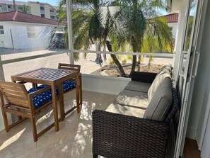 Outdoor dining - C10 - Live the Siesta Key State of Mind (Sarasota)