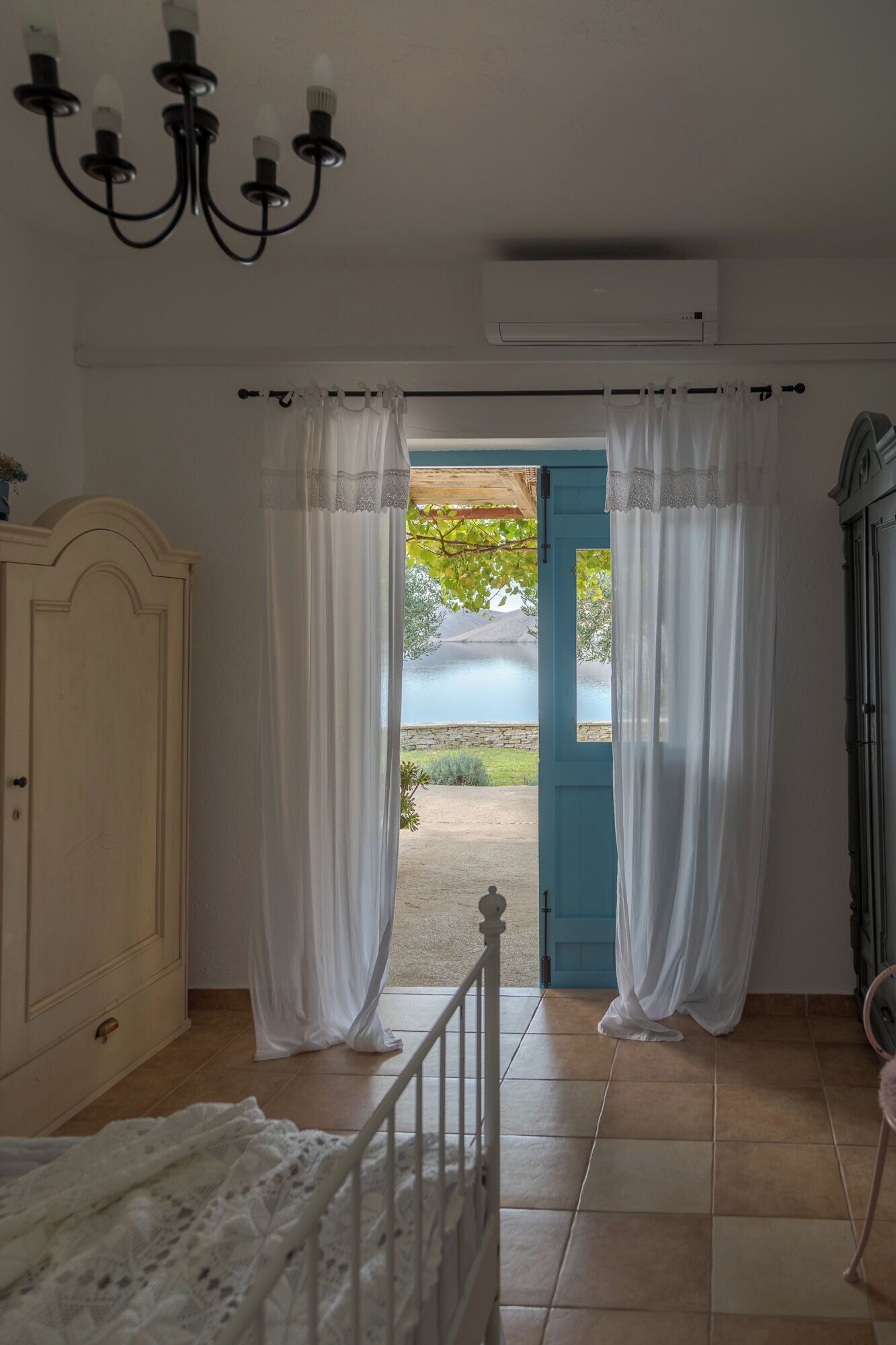 In-room safe, iron/ironing board, free WiFi