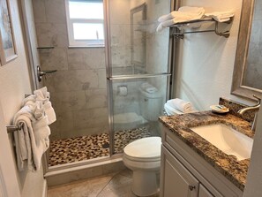 Hair dryer, towels - B07 - Where Every Day Feels Like Vacation (Sarasota)