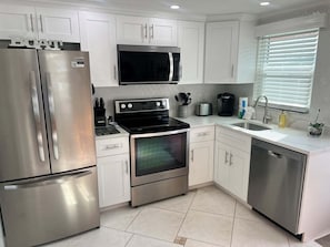 Fridge, stovetop - Casa Blanca - Villa B16 (Sarasota)