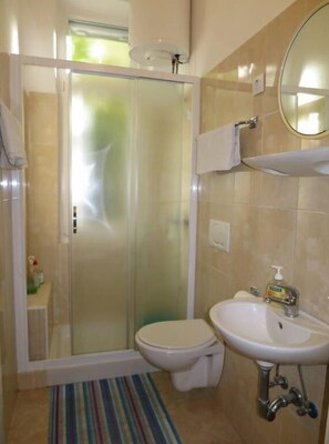 Apartment (A1) | Bathroom | Towels - Apartment Rajan (Labin)