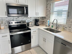 Fridge, microwave, dishwasher, coffee/tea maker - B15 - Unplug. Unwind. Unbeatable Views. (Sarasota)