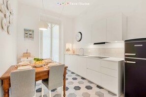 Kühlschrank, Mikrowelle, Geschirrspüler