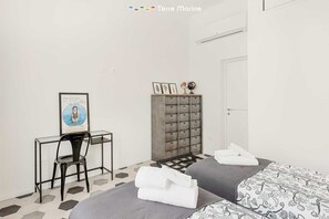 2 Schlafzimmer, Bügeleisen/Bügelbrett