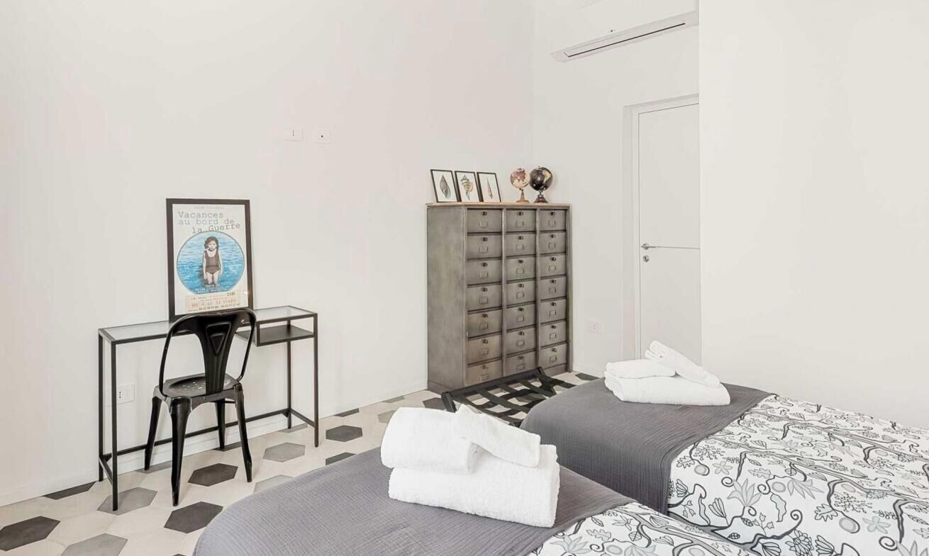 2 Schlafzimmer, Bügeleisen/Bügelbrett