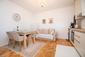Apartment (A1) | Private kitchen | Fridge, microwave, oven, stovetop - Apartment Sunny Family Terrace Oasis (Povljana)