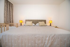 Apartment (A1) | Iron/ironing board, free WiFi - Apartment Sunny Family Terrace Oasis (Povljana)