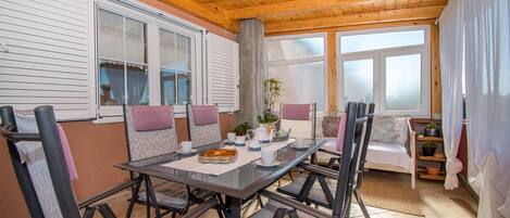 Căn hộ (A1) | Hiên