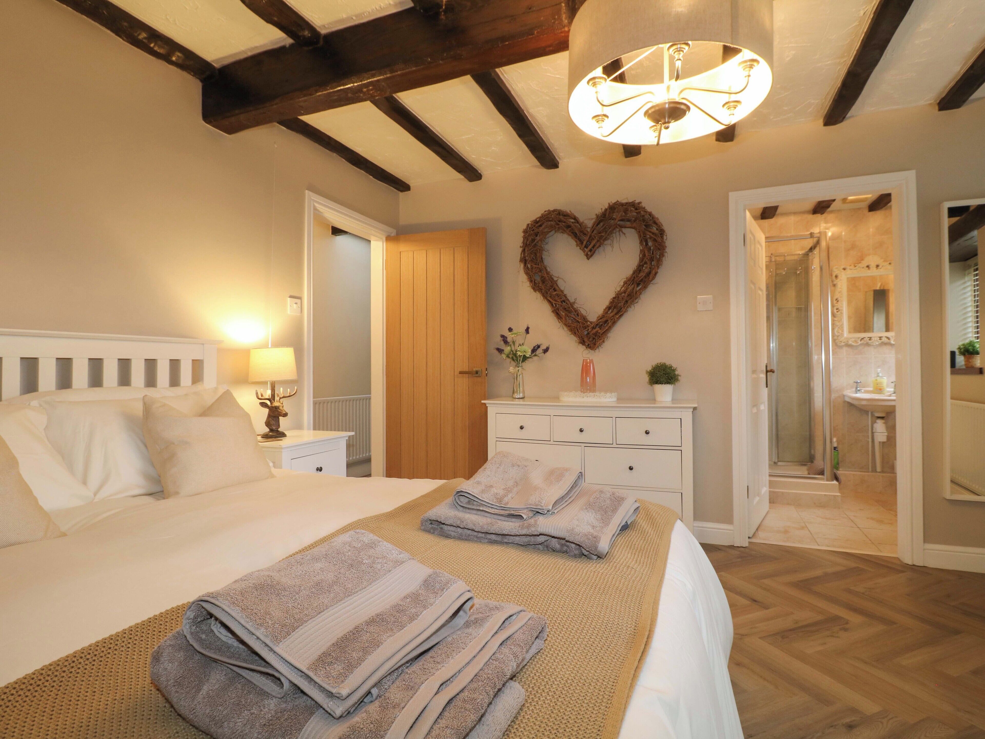 2 bedrooms, individually decorated, individually furnished, free WiFi