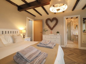 2 bedrooms, individually decorated, individually furnished, free WiFi