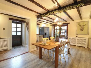 Dining - Magnolia Cottage (Nottingham)