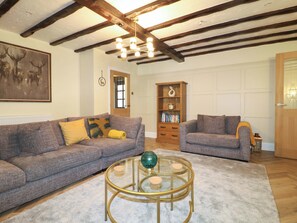 Living area - Magnolia Cottage (Nottingham)