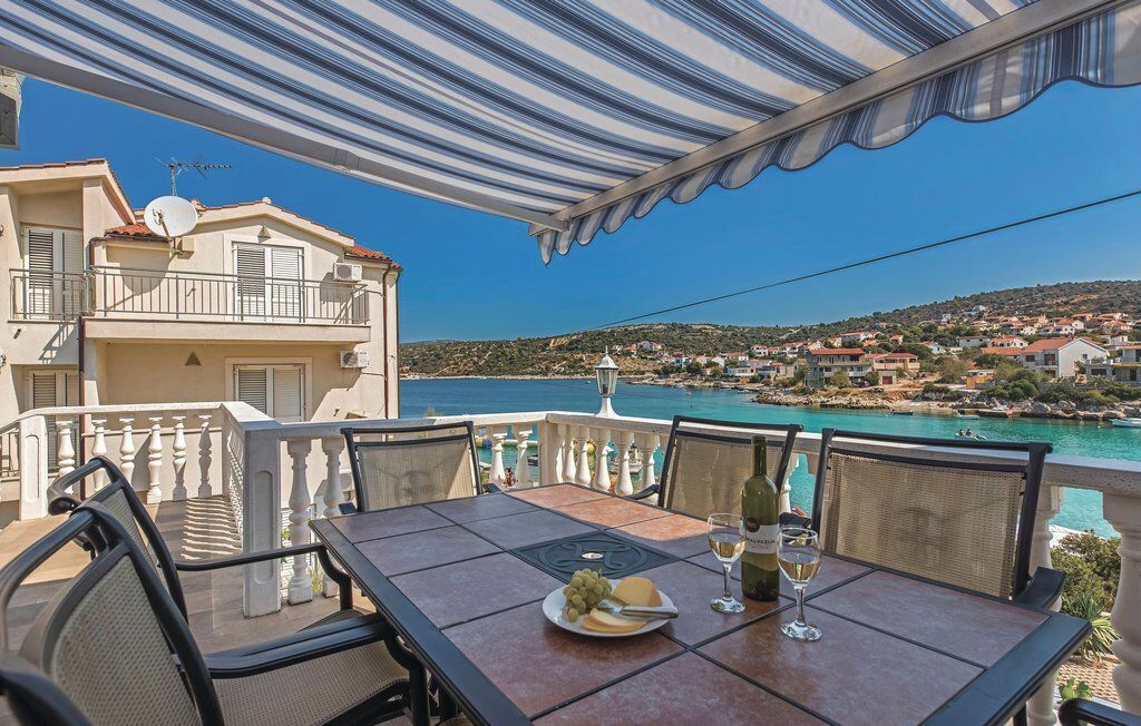 Apartment (A1) | Outdoor dining