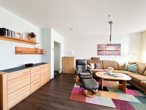 Komfortable Ferienwohnung mit überdachtem Balkon und Parkplatz in Döse
