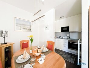 Dining - Comfortable vacation apartment with covered balcony and parking space in Döse (Cuxhaven)