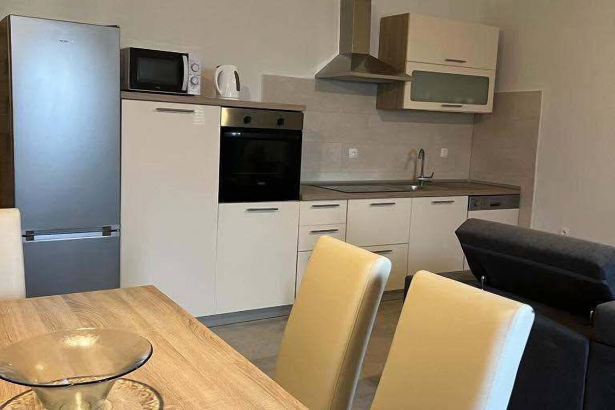 Apartemen (A1) | Dapur pribadi | Lemari es, kompor, mesin pencuci piring, dan ketel listrik