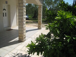 Apartment (A2) | Terrace/patio - Apartments Biserka (Rogoznica)