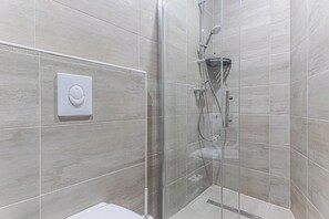 Bathroom - Neighboring Apartments Near Westbahnhof (Vienna)