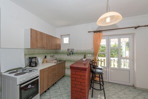 Ev | Özel mutfak | Buzdolabı, fırın, set üstü ocak, espresso kahve makinesi 