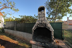 BBQ/picnic Area - House Zdenka (Tribunj)