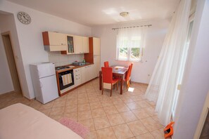 Apartment (A2) | Private kitchen - Apartments Calida A (Pakostane)