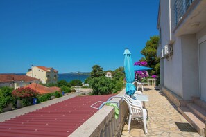 Apartment (A2) | Water view - Apartments Calida A (Pakostane)