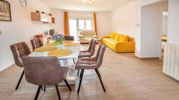 Apartment (A1) | Dining
