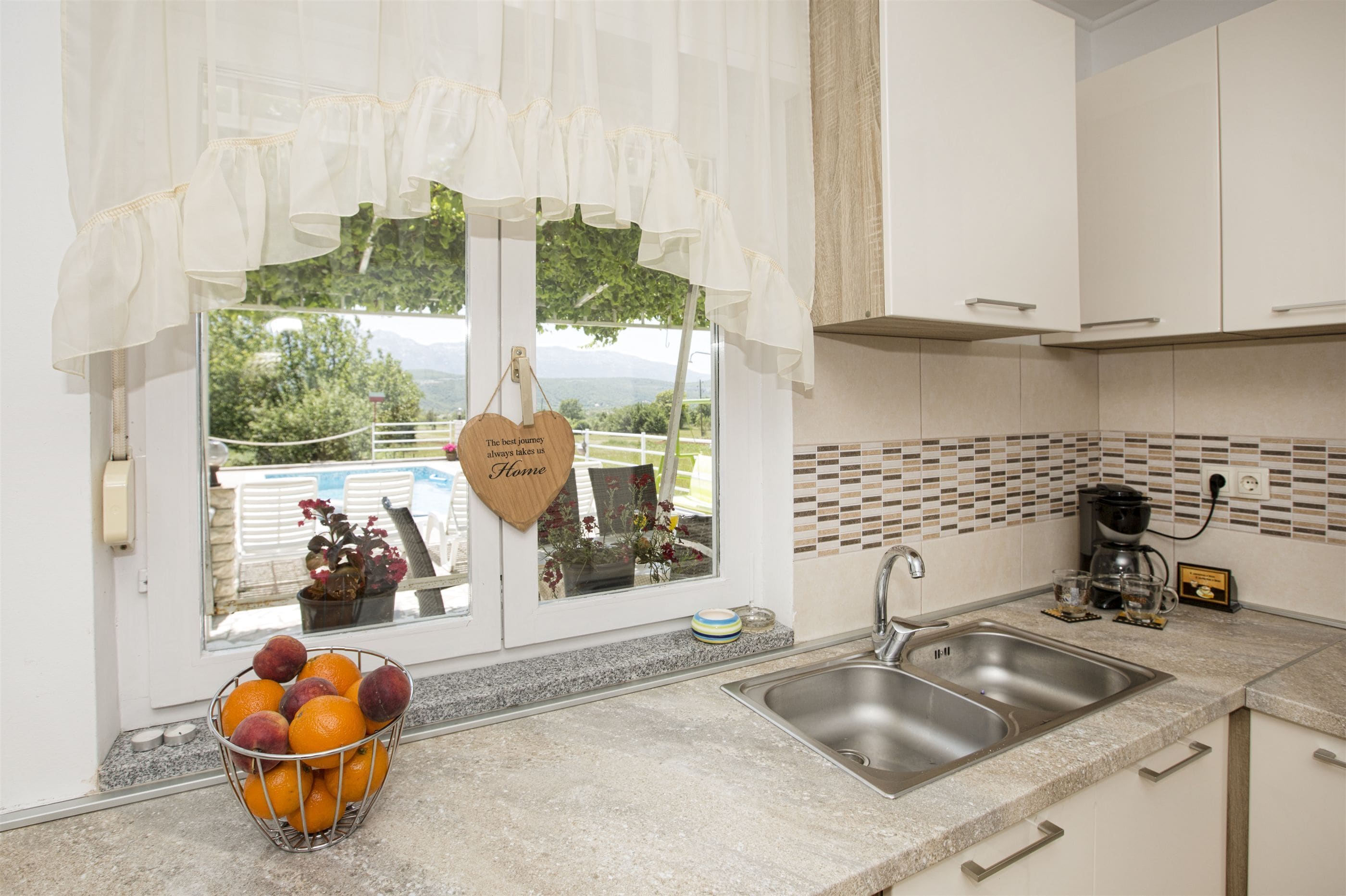 House | Private kitchen | Fridge, microwave, oven, stovetop