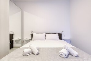 3 bedrooms, desk, iron/ironing board, travel cot - Valley & Sea Views with Furnished BBQ Balcony (Sliema)
