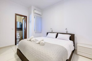 3 bedrooms, desk, iron/ironing board, travel cot - Valley & Sea Views with Furnished BBQ Balcony (Sliema)