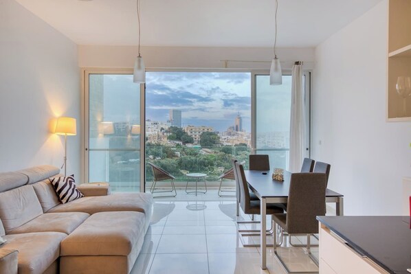TV - Valley & Sea Views with Furnished BBQ Balcony (Sliema)