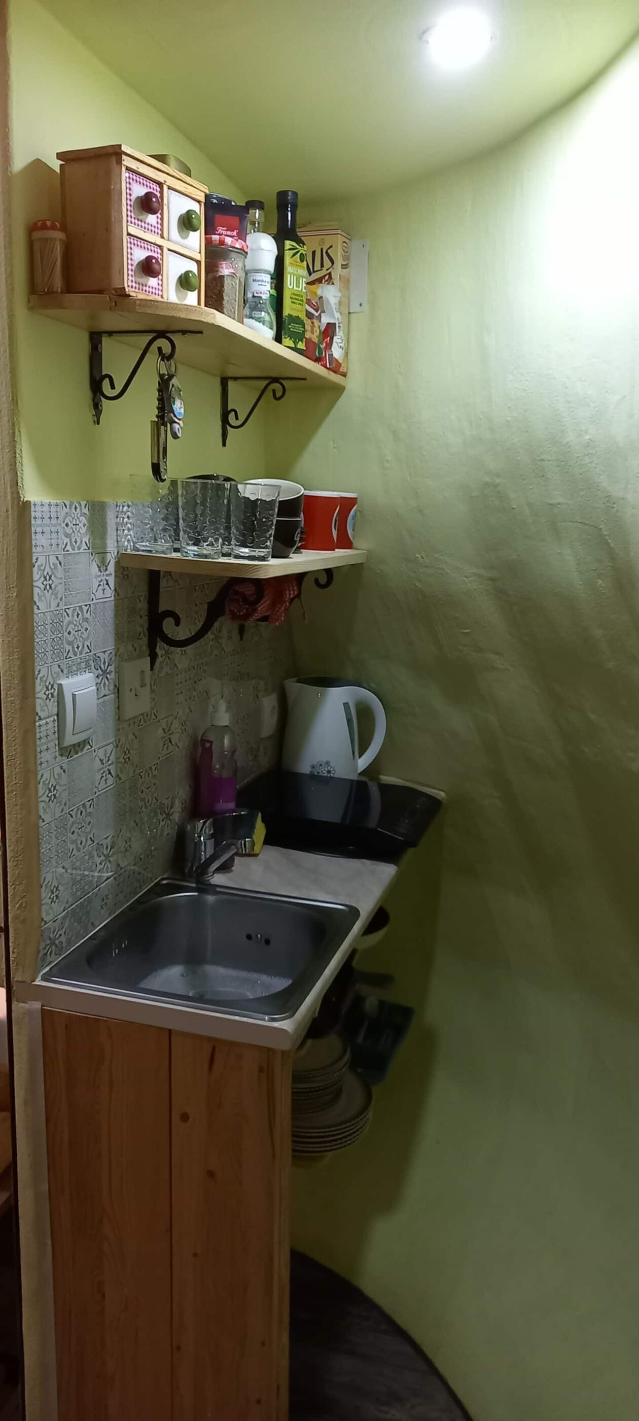 House | Private kitchen | Fridge, stovetop, espresso maker, electric kettle