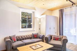 TV - Apartment "Studio Mühle" with Mountain View and Wi-Fi (Scharnitz)