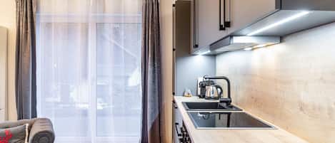 雪櫃、焗爐、爐具、洗碗機