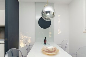 Apartment (A1) | Dining - Apartment Black Star (Split)