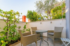 Outdoor dining - Apartment Black Star (Split)