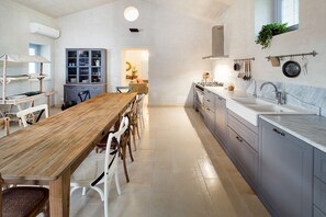 Fridge, microwave, oven, dishwasher - Luxury villa with pool near Scicli (Scicli)