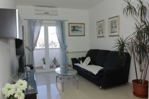 Apartment (A1) | Living room - Apartment Karla 4 (Supetar)