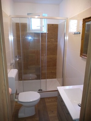House | Bathroom - House Filip (Sucuraj)